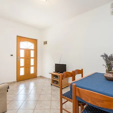 Apartment Ana *